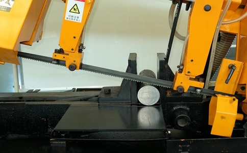 苍梧数控带锯床自动送料精度会出现偏差吗？