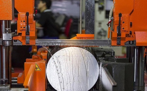 苍梧立式金属带锯床切削出现跑带故障解决方法！